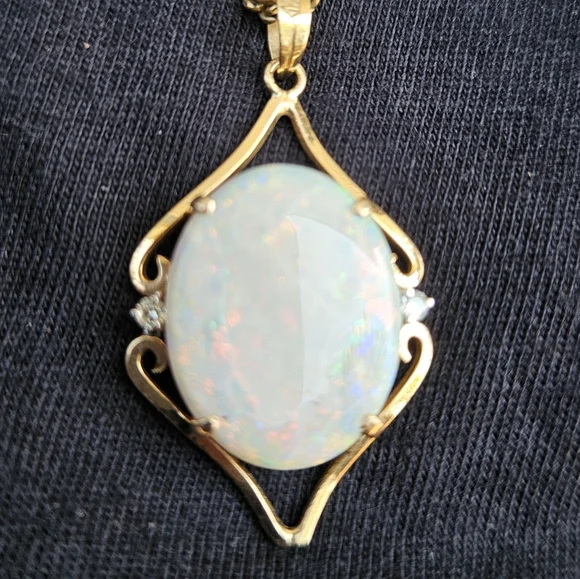 14k Opal And Diamond Chip Pendant - Picture 5 of 9
